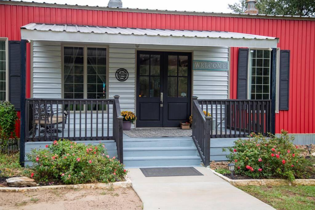 Hot Tub, Fire Ring And A Large Family Kitchen! Villa Navasota Exterior photo